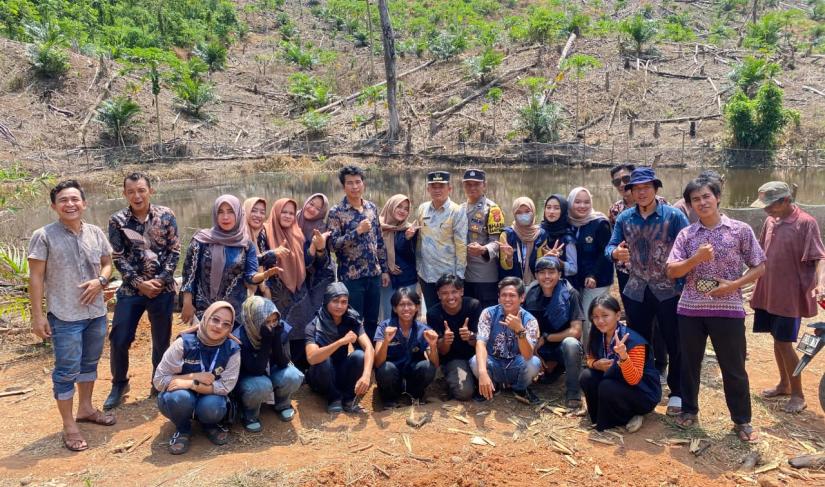 Kegiatan pelepasan BIbit ikan nila, program ketahanan pangan desa talang pungguk tahun anggaran 2024." Redy Penarafflesia.com"