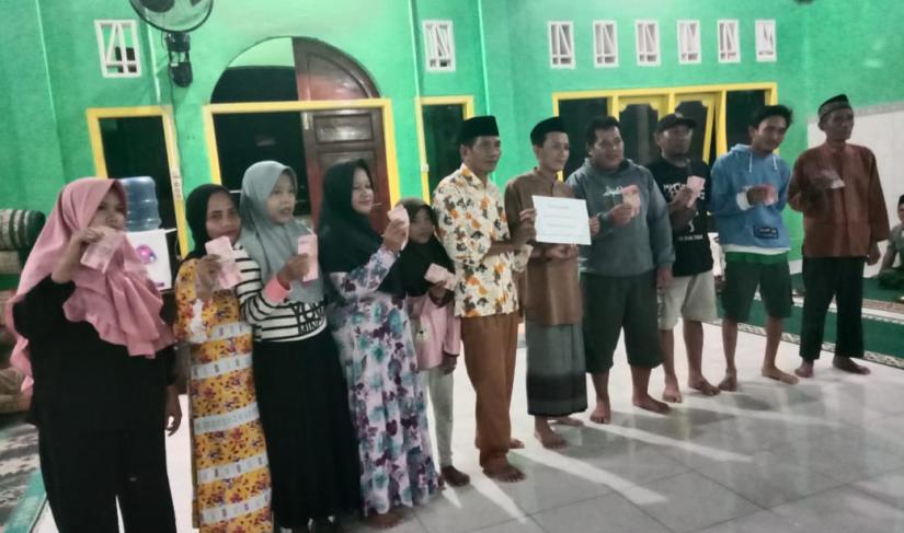 Pembagian BLT dd desa lubuk lesung tahun anggaran 2024 dan pembagian honorium Kelembagaan."Redy Penarafflesia.com"