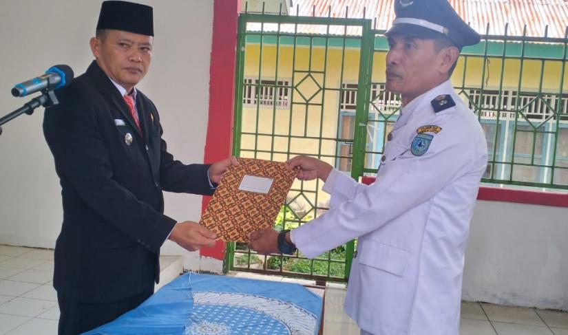 Camat kecamtan air besi Bengkulu Utara resmi melantik RIVONDI menjadi pjs kades desa talang Lembak." Redy Penarafflesia.com"