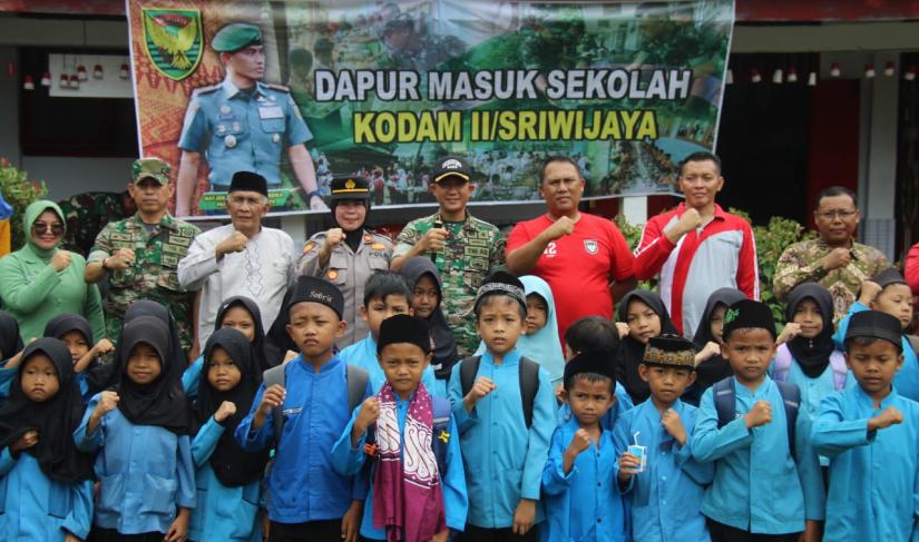 Kodim 0423/Bengkulu Utara Mengadakan Dapur Masuk Sekolah Mendukung Program Makan Bergizi Gratis." Redy Penarafflesia.com " 