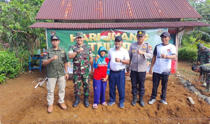 Kodim 0423/BU Bangun Rumah Layak Huni Untuk Warga Penyandang Disabilitas Rungu Wicara di Desa Arga Mulya." Redy Penaraffkesia.com"