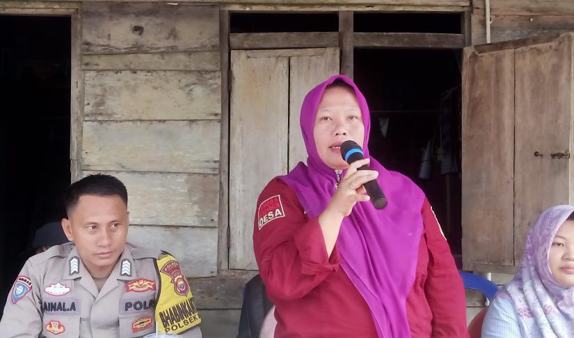 Kades Saniyah sampai kepada warga agar meningkatkan perburuan rutin guna mengurangi hama babi hutan, Rabu (05/06/2024)
