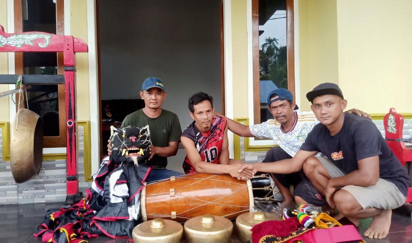 Pemde Sinar Mulya serahkan alat-alat jaranan kepada organisasi jarananan Kridoyakso Rabu, (19/06/2024)