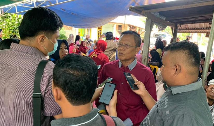 Drs.H Sumardi Mm saat diwawancara awak media. (Doc;Oki1)