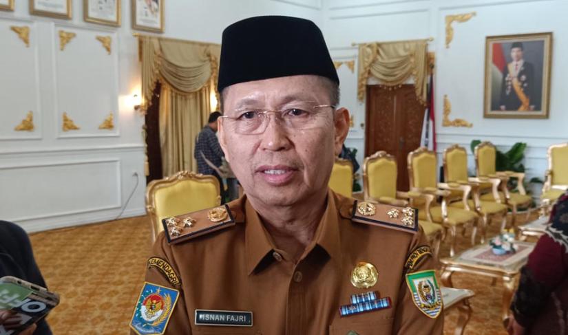 Sekda Isnan Fajri saat diwawancarai terkait pesiapan HUT ke-56 Provinsi Bengkulu, Rabu (6/11/2024). (Agung-PenaRafflesia.Com)