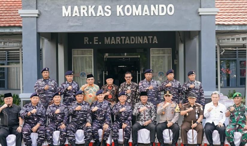 Plt Gubernur Rosjonsyah bersama FORKOPIMDA Provinsi Bengkulu saat menyambut kunjungan kerja Komandan Lantamal II Padang, Laksamana Pertama TNI. Sarimpunan Tanjung, Kamis (28/11/2024). (Agung~PenaRafflesia.Com)