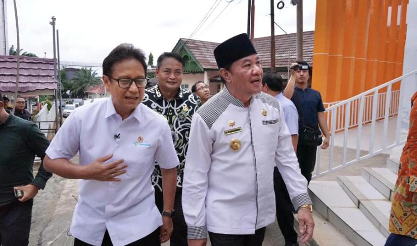 Menkes RI, Budi Gunadi Sadikin didampingi Plt Gubernur Rosjonsyah saat meninjau RSMY Bengkulu, Jum'at (15/11/2024). (Firza~PenaRafflesia.Com)