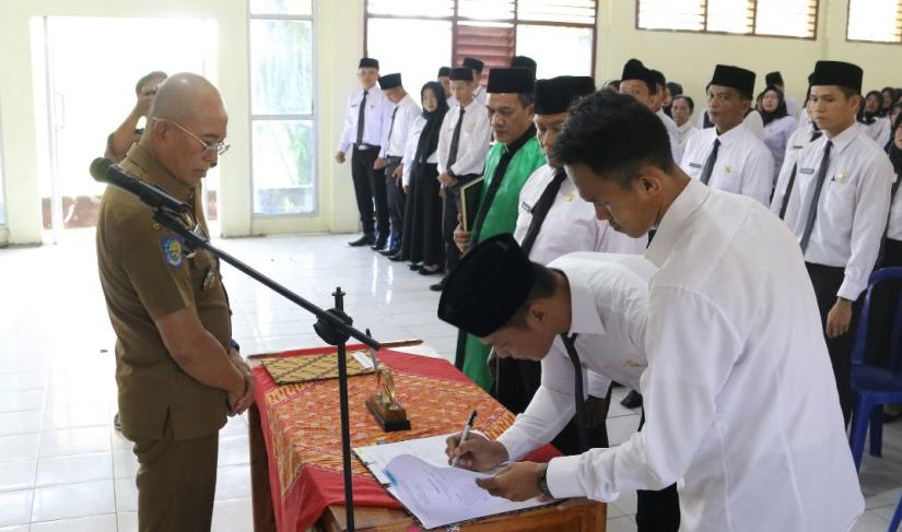 Pelantikan Jabatan Fungsional Guru dan Pemadam Kebakaran di Bengkulu Selatan.