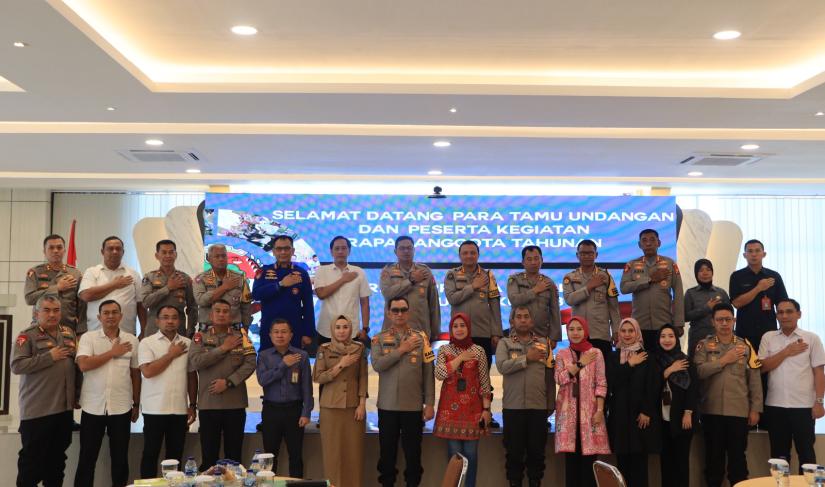 Kapolda Bengkulu, Irjen Pol Drs. Armed Wijaya, M.H., memimpin Rapat Anggota Tahunan Primkoppol di aula Rupattama Awaloedin Polda Bengkulu pada 23 Januari 2024 (foto: Yusuf/Penarafflesia)