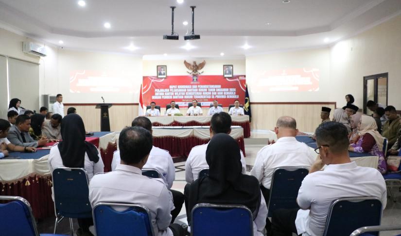 Rapat Koordinasi dan Penandatanganan Perjanjian Pelaksanaan Bantuan Hukum TA. 2024 dengan 13 Pemberi Bantuan Hukum (PBH) Terakreditasi se-Provinsi Bengkulu bertempat di Aula Soekarno, Rabu (24/01/2024). (Foto:Yusuf/Penarafflesia.com).