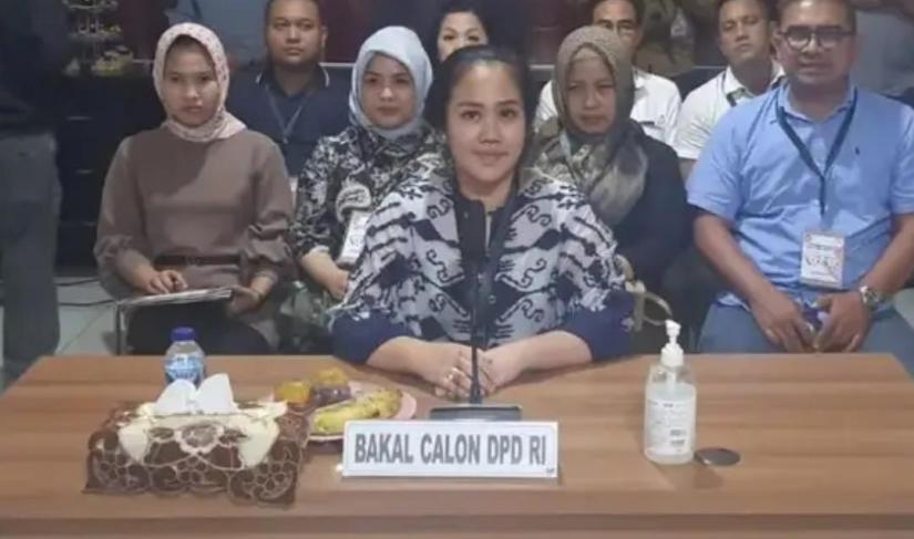Elisa Erma Sari saat Berada Di KPU Provinsi Bengkulu