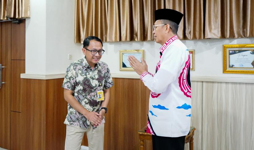 Sekda Isnan fajri saat menerima Branch Manager PT Garuda Indonesia Bengkulu