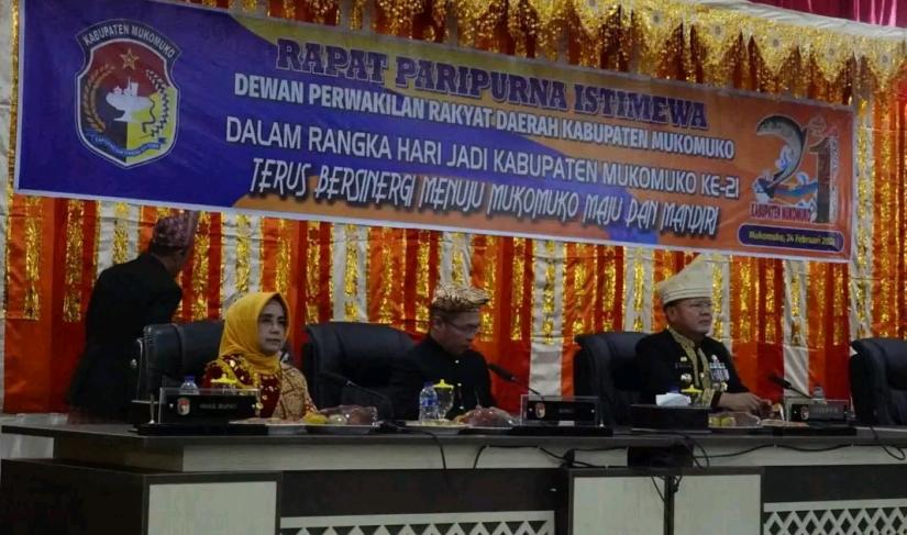 Gubernur Bengkulu Rohidin Mersyah Menghadiri Sidang Paripurna DPRD Kabupaten Mukomuko