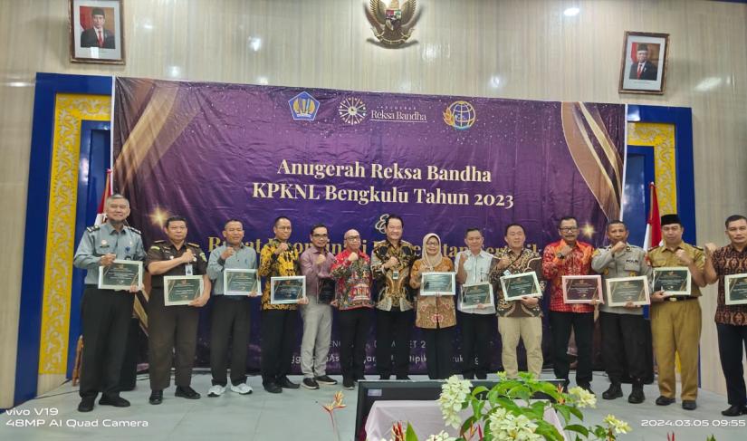 kanwilkemenkumham Bengkulu terima penghargaan terbaik 