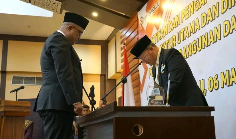Gubernur Rohidin melantik  Direktur PT Bank Pembangunan Daerah Bengkulu. 