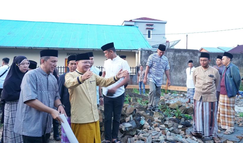 Gubernur Rohidin Mersyah melakukan safari subuh di Musala Ibnu Sabil Kecamatan Talang Rimbo Kabupaten Rejang Lebong (RL) pada Kamis, 21/03/2024.