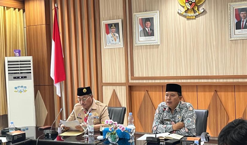 Rapat ini membahas solusi transportasi truk di terminal khusus di ruang Rapat Raflesia Lt. II Kantor Gubernur, Kamis (14/11/2024). (Aldo~PenaRafflesia.Com)