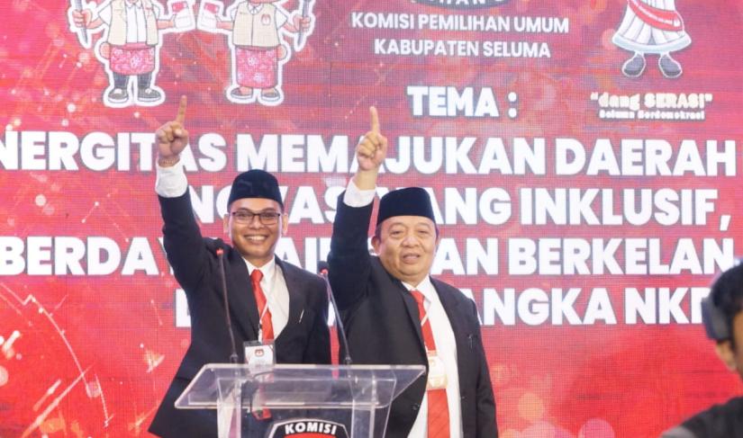Debat terbuka putaran kedua dalam rangka Pemilihan Kepala Daerah (Pilkada) Kabupaten Seluma, Sabtu, 16 November 2024. Tema debat kali ini adalah “Sinergi Memajukan Daerah dengan Inovasi yang Inklusif dan Berdaya Saing dalam Rangka NKRI”.  