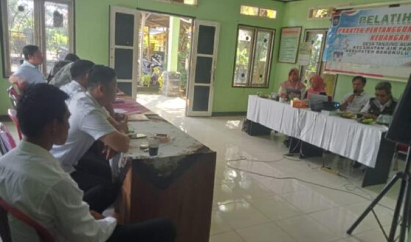 Acara pelatihan praktek keuangan desa, desa Tanjung aur." Redy Penaraffleeia.com "