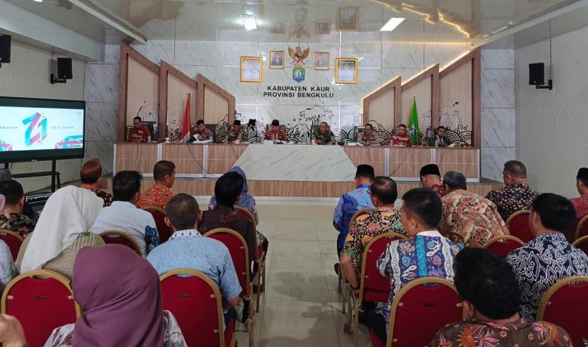 Pejabat Pemda Kaur rapat membahas kegiatan HUT kaur yang ke 21, belum lama ini