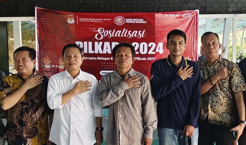 Garda Rafflesia menggelar sosialisasi terkait Pemilihan Kepala Daerah (Pilkada) serentak yang bekerja sama dengan Komisi Pemilihan Umum (KPU) Provinsi Bengkulu. Acara berlangsung di Seluma Part Center, Senin (28/10/2024).