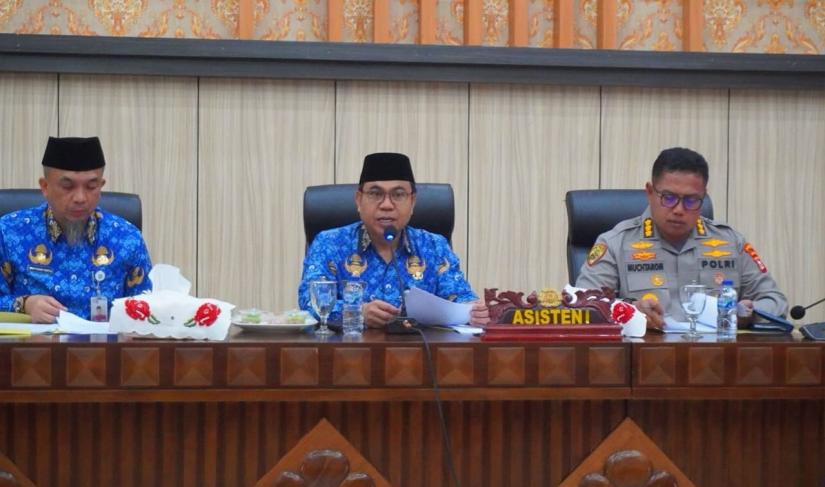 Rapat persiapan peringatan Hari Ulang Tahun (HUT) ke-79 RI di Ruang Pola, Kantor Gubernur, pada hari Rabu (17/7).