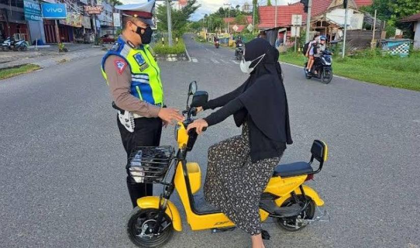 Polisi larang sepeda listrik berlalulintas di jalan raya.