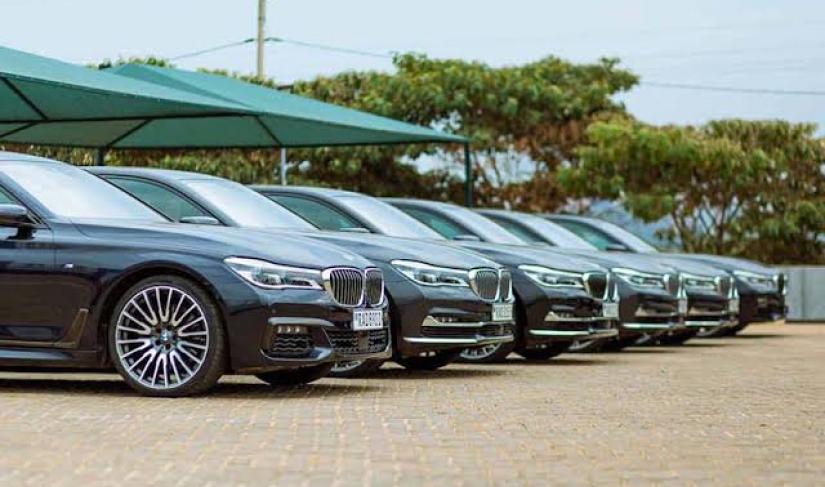 Abigail Rental menyiapkan mobil rental dinas profesional di kawasan Bandung.