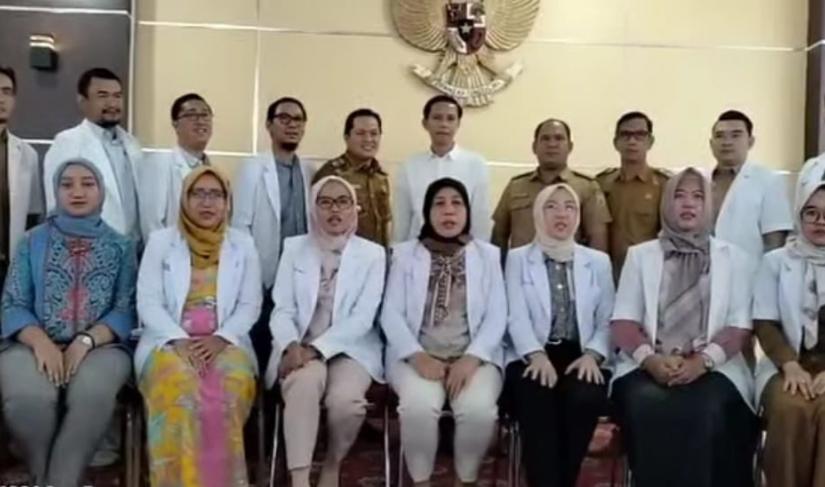 Bupati kaur  melakukan diskusi dengan pengurus Ikatan Dokter Indonesia (IDI) di ruang kerja