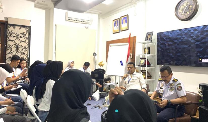 Perwakilan Bakamla RI saat menyampaikan materi dalam rangkaian kegiatan SDMI Batch 4 kepada para peserta, Sabtu (16/08/2025). (IST/PenaRafflesia.Com)