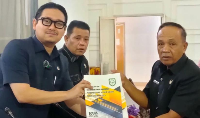 DPRD Kepahiang serahkan KUA-PPAS APBD 2026 Kepahiang ke Banggar untuk dibahas bersama TAPD dan OPD secara komprehensif.