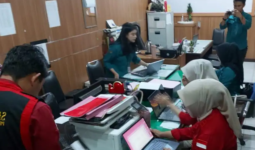 Kejaksaan Negeri Bengkulu Utara menggeledah sekretariat DPRD Bengkulu Utara, Jumat (14/2/2025).