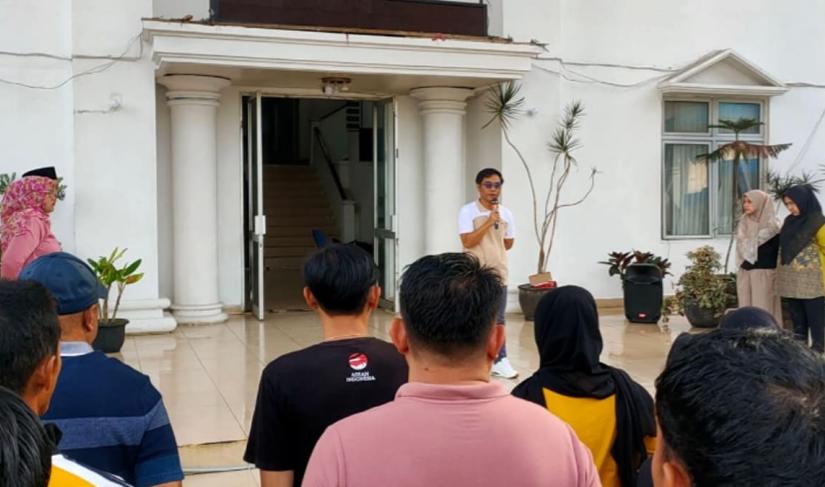 Plt. Sekwan Kepahiang ajak pegawai perkuat kolaborasi saat apel pagi dan Jumat Bersih. Sinergi jadi kunci capai target DPRD.