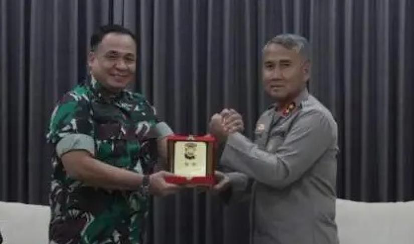 Kapolda Bengkulu Irjen Pol. Mardiyono, menerima kunjungan silaturahmi dari Tim Staf Ahli Panglima TNI, di Ruang Tamu Kapolda Bengkulu, Kamis (16/10/2025).