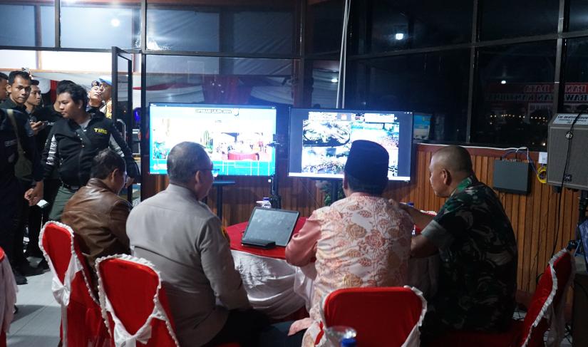 Plt Gubernur Bengkulu, Rosjonsyah memantau kegiatan masyarakat menjelang Malam Tahun Baru 2025 di Provinsi Bengkulu, Selasa (31/12) malam.