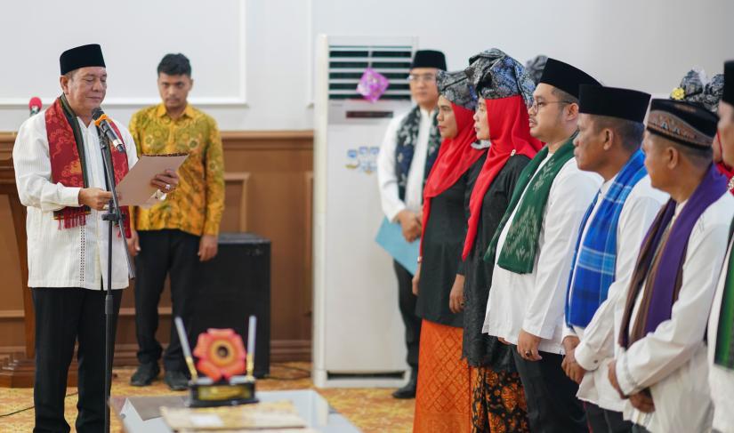 Mengukuhkan dan melantik pengurus Gonjong Limo, Acara ini berlangsung di Balai Raya Semarak pada Sabtu (18/1).