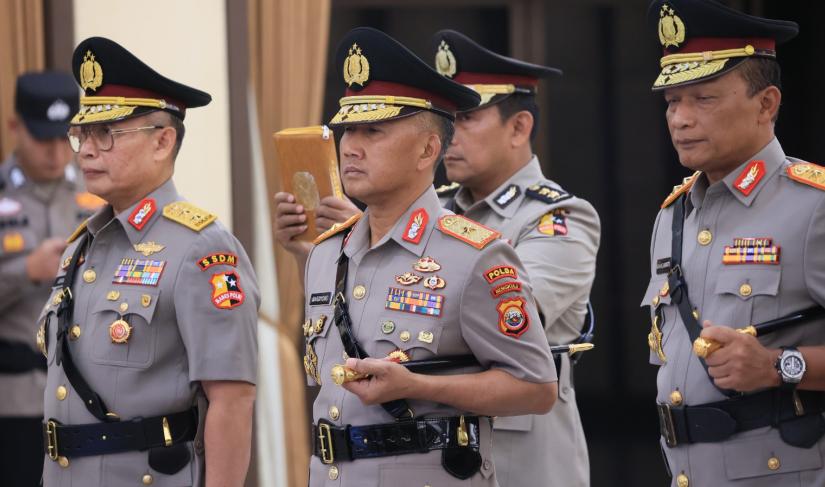 Kapolri memimpin langsung upacara serah terima jabatan (Sertijab) sejumlah perwira tinggi Polri di Mabes Polri, Jakarta, pada Jumat (14/3). 