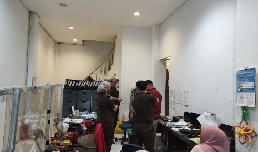 Kejati Bengkulu, melakukan penggeledahan di Kantor Pemkot Bengkulu, Rabu (14/5/25).