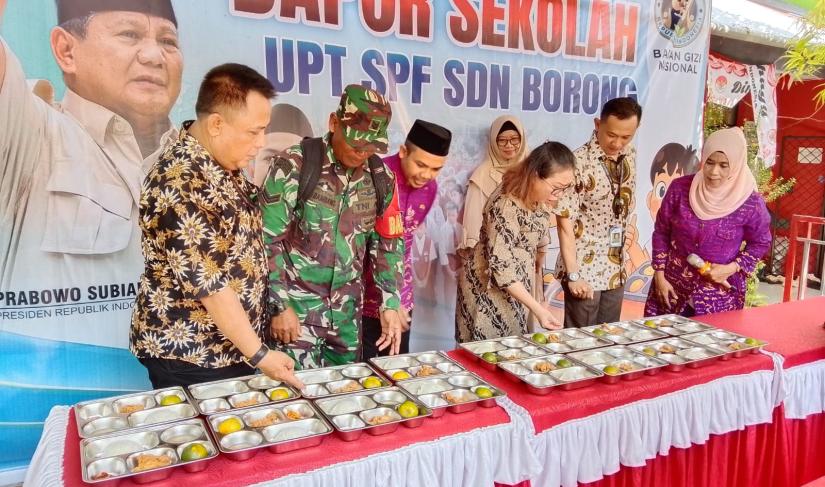 Pelaksanaan Makan Bergisi Gratis (MBG) dengan penerapan uji coba Dapur Sekolah di SDN Borong, Kec. Manggala, Kota Makassar, Kamis, (02/10/2025), lancar, tanpa ada kasus keracunan.