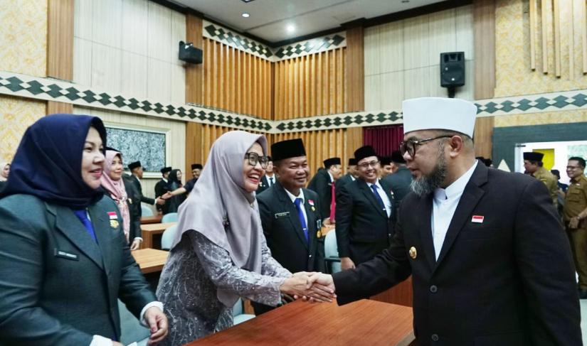 Acara pelantikan berlangsung di Aula Merah Putih Kantor Gubernur Bengkulu, Senin (20/10).