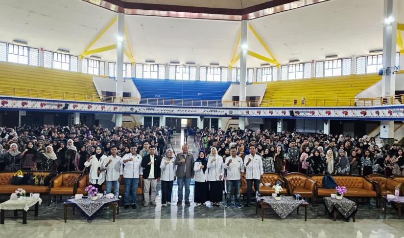 Mafindo memperkenalkan cara kerja kecerdasan buatan (Artificial Intelligence/AI) kepada 999 mahasiswa Universitas Bengkulu (UNIB) di Gedung Serba Guna (GSG) UNIB, Sabtu (29/11/2025).