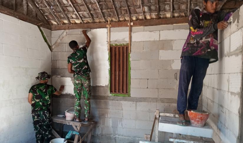 Salah satu rumah yang kini tengah dikebut pengerjaannya adalah milik Tini (50), warga RT 021 RW 009, Desa Kesongo, Kecamatan Kedungadem, Kabupaten Bojonegoro, Minggu (26/7/2026).