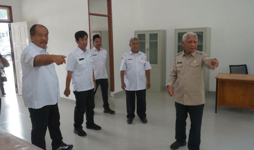 Bertempat di kecamatan Rahuning, Rabu (4/3) Bupati Asahan mendampingi Wakil Gubernur Sumatera Utara, Surya Bsc mengunjungi SMAN.
