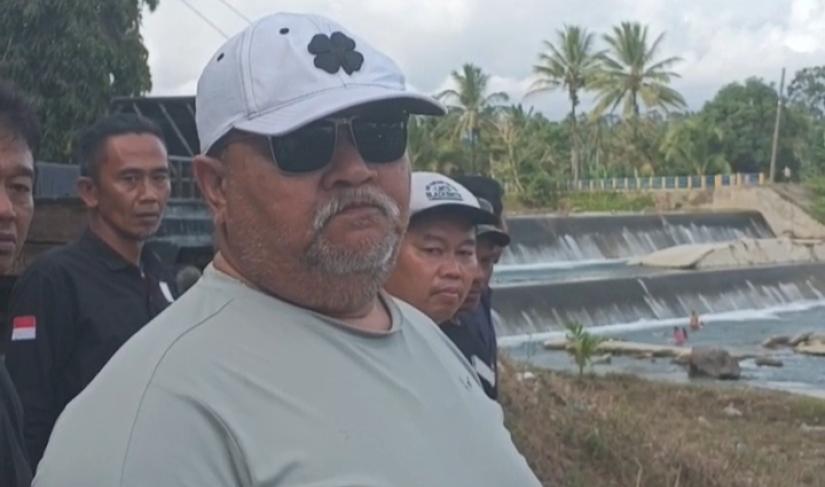 Bupati Rifai Tajuddin