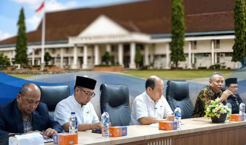 Rapat koordinasi Dewan Pengawas bersama jajaran Direksi RSUD dr. M. Yunus, Jumat (19/6).