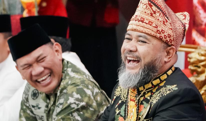 Panglima Komando Daerah Militer (Pangdam) XXI/Radin Inten Mayor Jenderal (Mayjen) TNI Kristomei Sianturi, S.Sos., M.Si. (Han) dan Gubernur Bengkulu Helmi Hasan