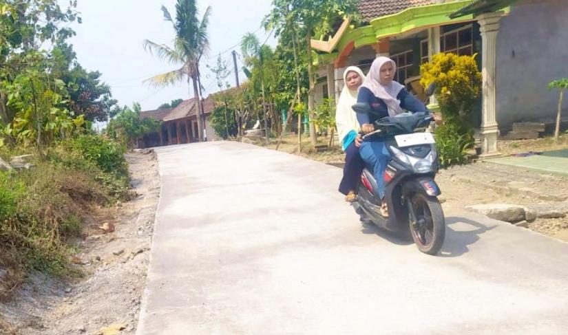 Salah satu sasaran fisik yang telah rampung adalah pembangunan jalan cor beton di Dusun Kedungpandan sepanjang 550 meter dengan lebar 3 meter, yang kini memberikan akses transportasi lebih aman dan nyaman bagi warga.
