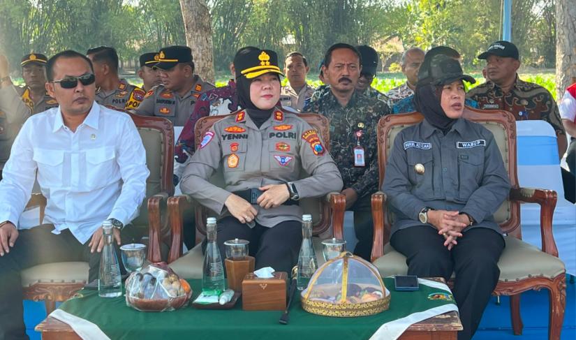 Ketua DPRD Kabupaten Bojonegoro H. Abdullah Umar, S.Pd., memberikan apresiasi terhadap pelaksanaan TMMD ke-129 Tahun 2026 di Desa Kesongo, Kecamatan Kedungadem, serta mengajak masyarakat menjaga hasil pembangunan dan mempertahankan semangat gotong royong.