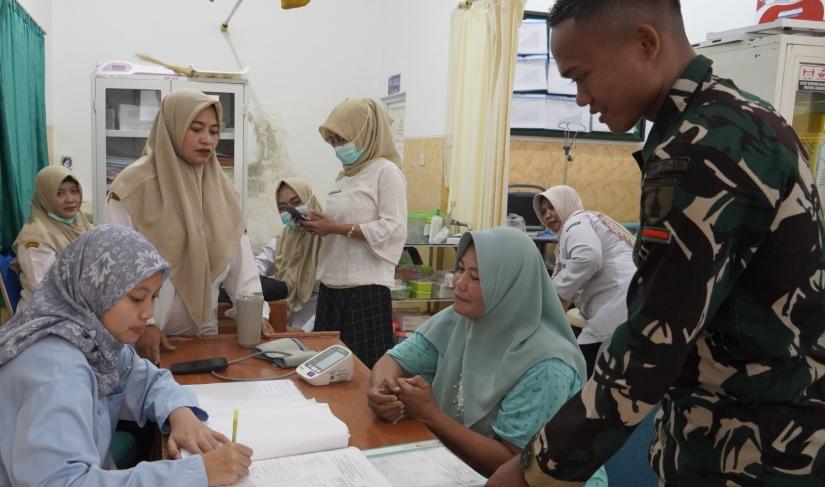 Koordinator Bidan Puskesmas Kesongo, Suharti, S.ST., M.Keb., mengatakan bahwa keterlibatan tenaga kesehatan dalam program TMMD merupakan bentuk sinergi lintas sektor untuk mendukung pembangunan desa secara menyeluruh.