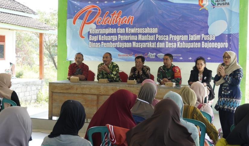Selain mempercepat pembangunan infrastruktur desa, program TMMD juga menjadi momentum untuk memperkuat ekonomi keluarga melalui pelatihan kewirausahaan berbasis potensi lokal.